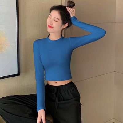 Női blúzhoz illeszkedő modell