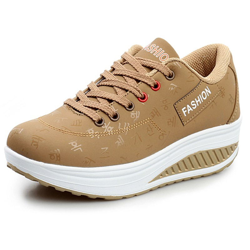 Vaikščiojimo batai, 2021 m. Nauji moteriški batai Lengvi, patogūs suvarstomi prekės ženklo dizainerio moteriški sportbačiai, platforma su pleištais aukštakulniais sportbačiais