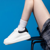 Stari samad väikesed valged kingad, naiste muffin, paks põhi, suurendatud nahast armastajate vabaaja lauajalatsid