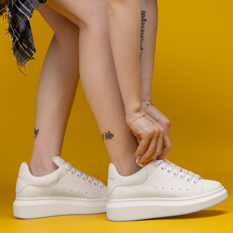 Stari samad väikesed valged kingad, naiste muffin, paks põhi, suurendatud nahast armastajate vabaaja lauajalatsid