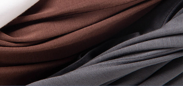 Ženska bluza sa ovalnim izrezom i dugim rukavima - čisti model