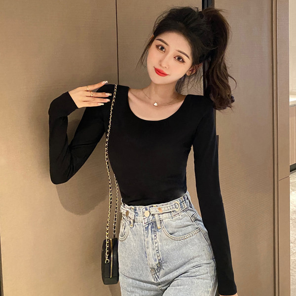 Ženska bluza sa ovalnim izrezom i dugim rukavima - čisti model