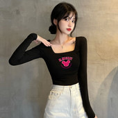 Moteriška palaidinė ilgomis rankovėmis ir kvadratine iškirpte