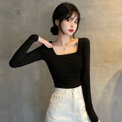 Moteriška palaidinė ilgomis rankovėmis ir kvadratine iškirpte