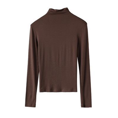 Női blúz hosszú ujjal és középső nyakkal