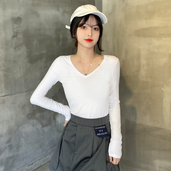 Letisztult mintájú, hegyes nyakkivágású női alkalmi blúz