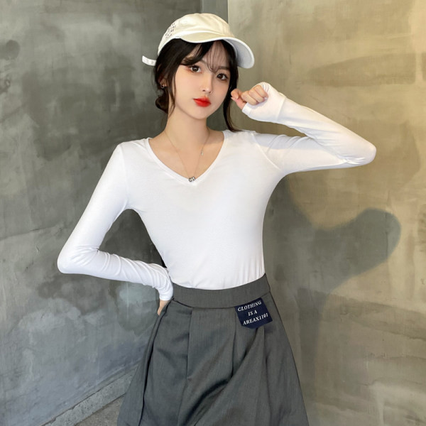 Letisztult mintájú, hegyes nyakkivágású női alkalmi blúz