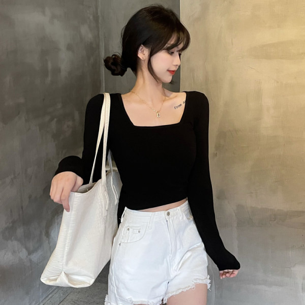 Női blúz négyzet alakú nyakkivágással, két színben