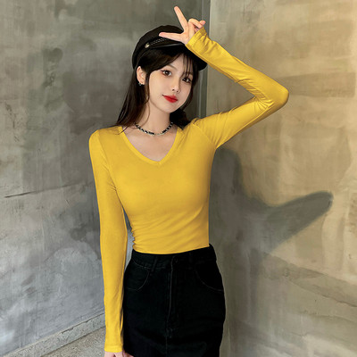 Modern női blúz hegyes nyakkivágással - több színben