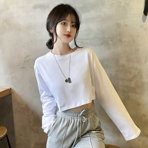 Moteriška trumpa palaidinė ilgomis rankovėmis ir ovalia iškirpte – platus modelis