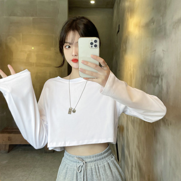 Moteriška trumpa palaidinė ilgomis rankovėmis ir ovalia iškirpte – platus modelis