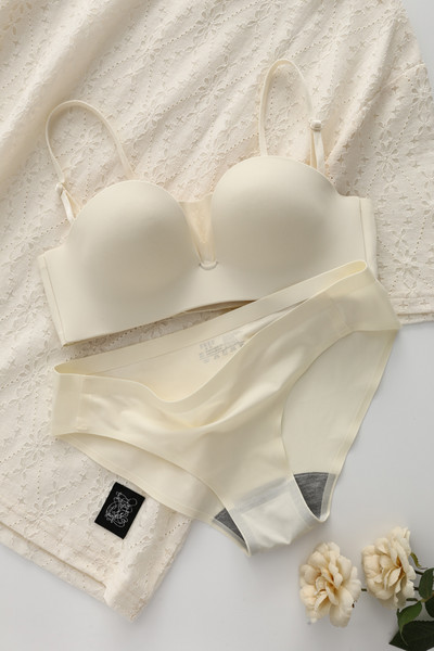 Bešavno žensko donje rublje - set grudnjaka ili gaćica