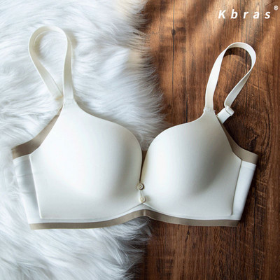 Dámska súprava z push-up podprsenky a dvojdielnych bikín s nastaviteľnými ramienkami