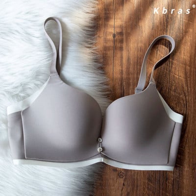 Dámska súprava z push-up podprsenky a dvojdielnych bikín s nastaviteľnými ramienkami