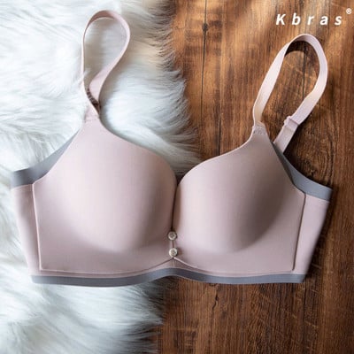 Dámska súprava z push-up podprsenky a dvojdielnych bikín s nastaviteľnými ramienkami