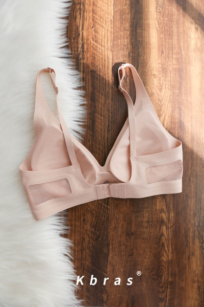 Moteriška liemenėlė su trikampiu kaušeliu