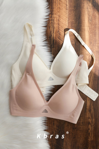 Moteriška liemenėlė su trikampiu kaušeliu