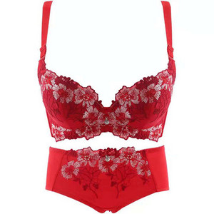 Intimno žensko donje rublje s vezom i metalnim elementom - komplet grudnjak i bikini