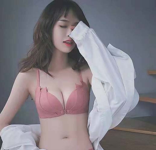 Naiste tavaline rinnahoidja esikinnitusega