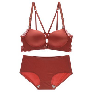 Intiimne naiste kaheosaline pesu - eest kinnitusega rinnahoidja ja aluspüksid