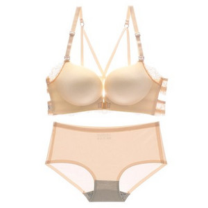 Intiimne naiste kaheosaline pesu - eest kinnitusega rinnahoidja ja aluspüksid