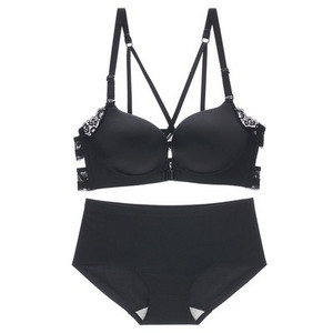 Intiimne naiste kaheosaline pesu - eest kinnitusega rinnahoidja ja aluspüksid
