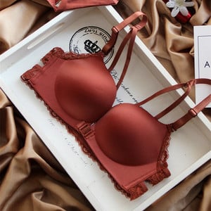 Intiimne naiste kaheosaline pesu - eest kinnitusega rinnahoidja ja aluspüksid