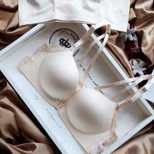 Intiimne naiste kaheosaline pesu - eest kinnitusega rinnahoidja ja aluspüksid