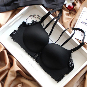 Intiimne naiste kaheosaline pesu - eest kinnitusega rinnahoidja ja aluspüksid