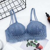 Dviejų dalių moteriškas nėriniuotas liemenėlė ir kelnaitės aukštu liemeniu