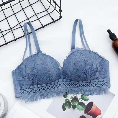 Dviejų dalių moteriškas nėriniuotas liemenėlė ir kelnaitės aukštu liemeniu