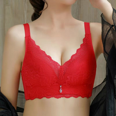 Intymūs moteriški apatiniai su nėriniais – liemenėlė arba komplektas