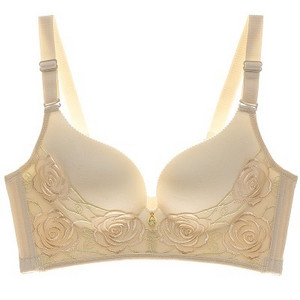 Moteriškas komplektas su siuvinėjimu - liemenėlė ir kelnaitės