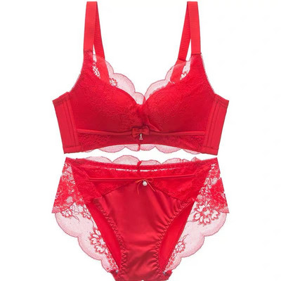 Moteriškas komplektas su siuvinėjimu - liemenėlė ir kelnaitės