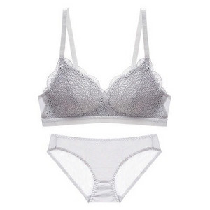 Lenjerie de damă fără cusături cu dantelă