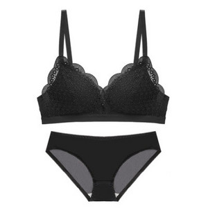 Lenjerie de damă fără cusături cu dantelă