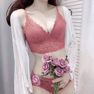 Moteriška nėriniuota liemenėlė ir bikinio rinkinys