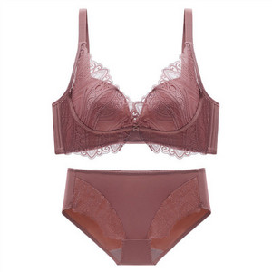 Lifting-efektiga intiimne naistepesu - kaheosaline komplekt