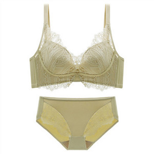 Lifting-efektiga intiimne naistepesu - kaheosaline komplekt