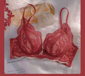 Lenjerie intimă de damă - set sutien și chiloți