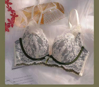 Lenjerie intimă de damă - set sutien și chiloți