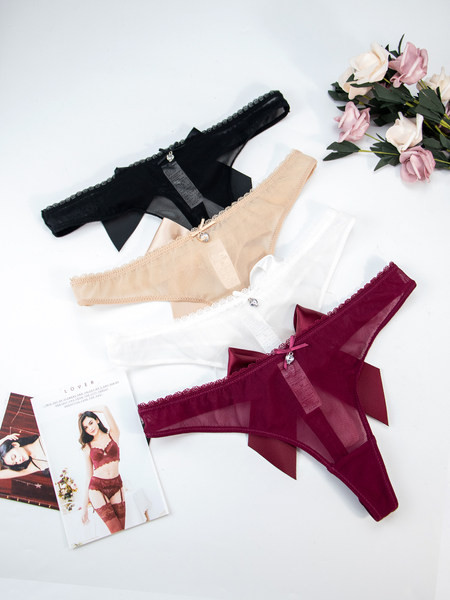 Intim női fehérnemű kétrészes melltartó és tanga szalaggal