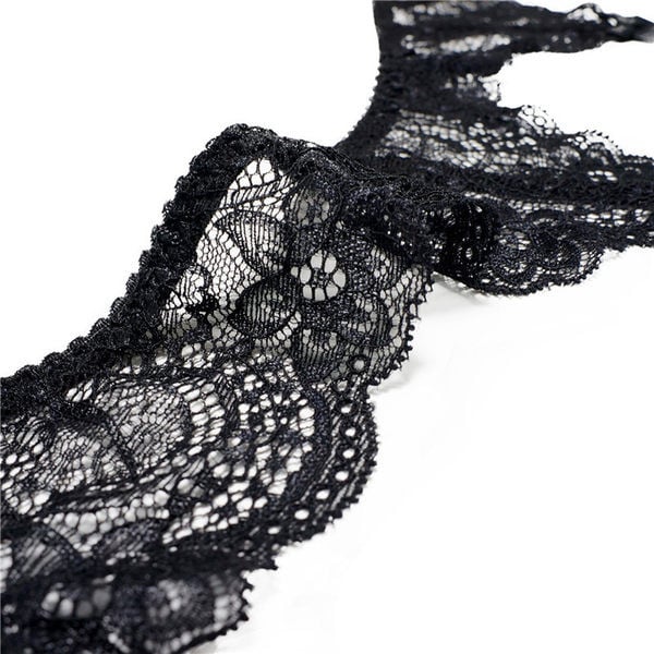 Moteriškas nėriniuotas keliaraištis