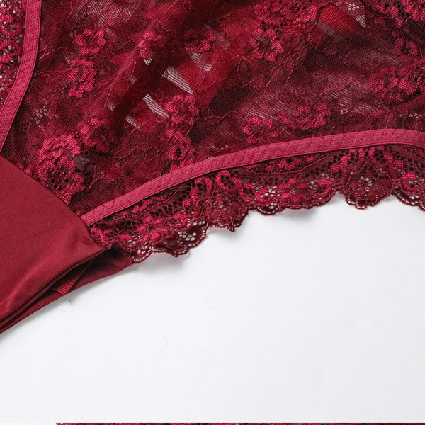 Intymios moteriškos apatinės kelnaitės su kaklaraiščiais ir nėriniais