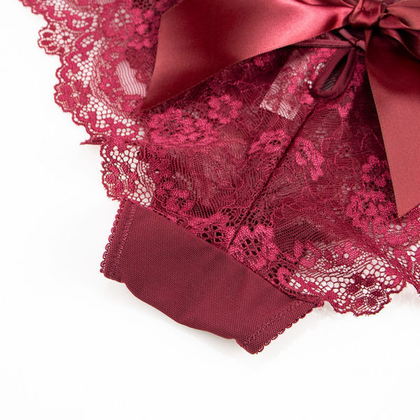 Modern női fehérnemű - egy szett két darab melltartóból és egy szalagos bikiniből