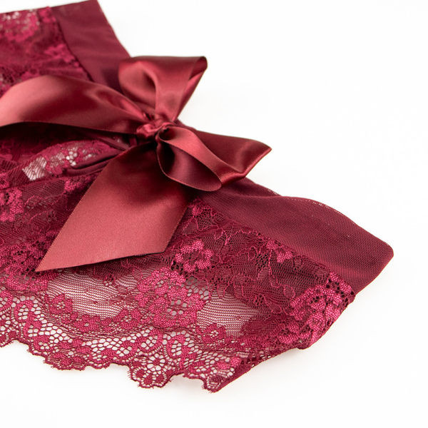 Modern női fehérnemű - egy szett két darab melltartóból és egy szalagos bikiniből