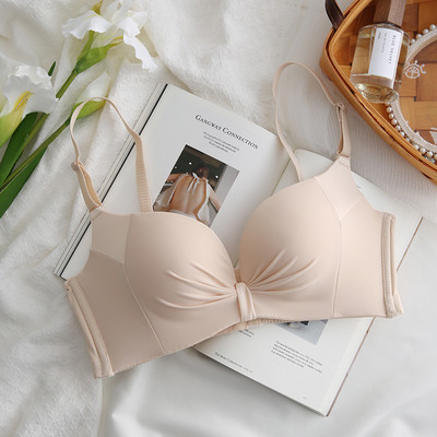 Moteriška liemenėlė su paminkštinimu ir liftingo efektu