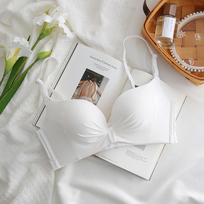 Moteriška liemenėlė su paminkštinimu ir liftingo efektu