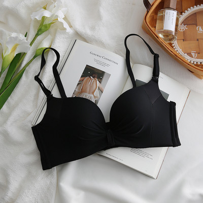 Moteriška liemenėlė su paminkštinimu ir liftingo efektu