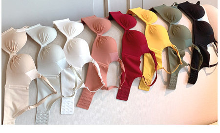 Moteriška liemenėlė su paminkštinimu ir liftingo efektu